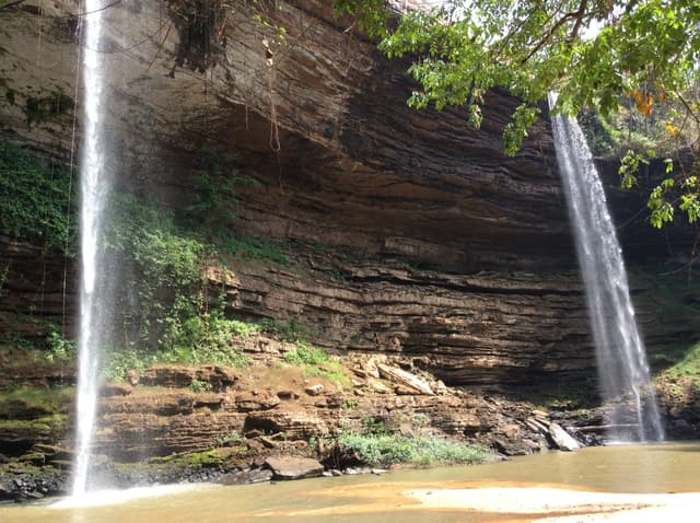 Boti Falls & Umbrella Rock Day Tour